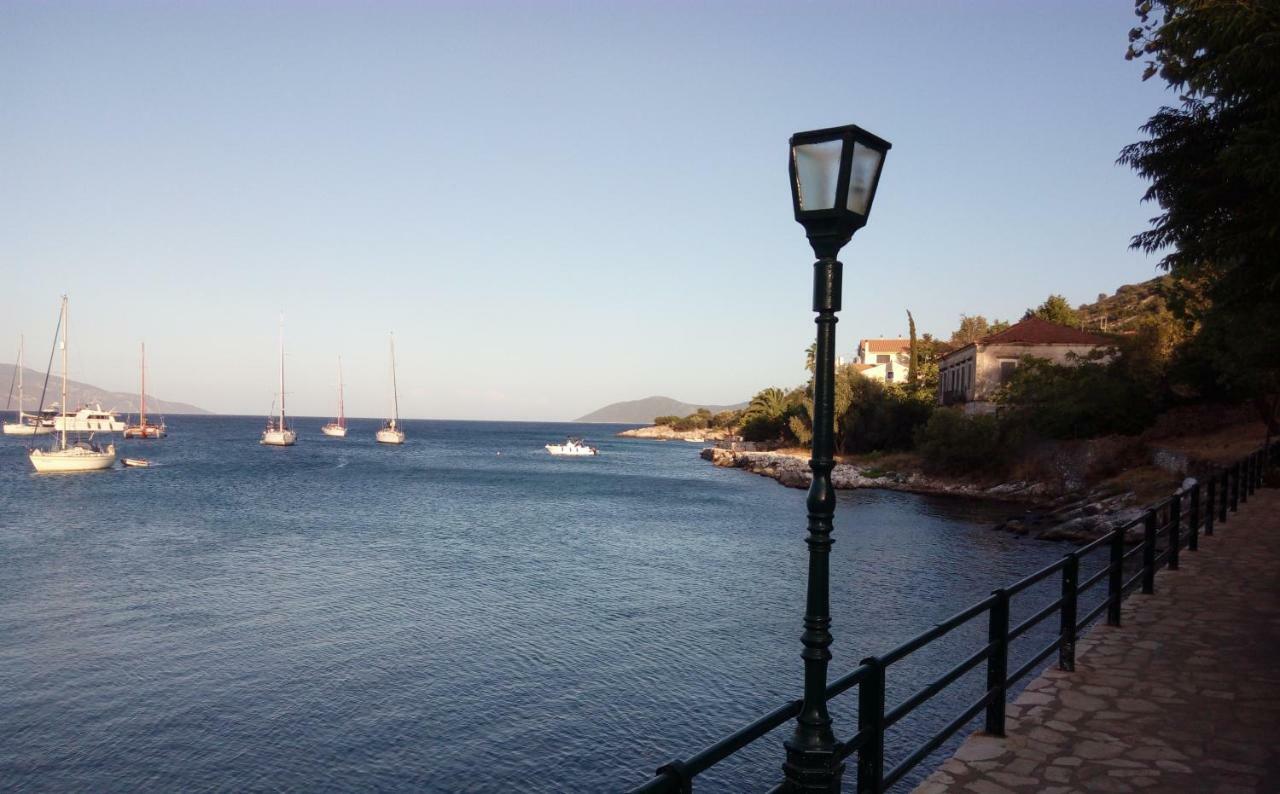 House With Garden Near The Sea Apartment Agia Efimia ภายนอก รูปภาพ