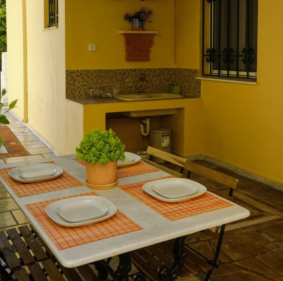 House With Garden Near The Sea Apartment Agia Efimia ภายนอก รูปภาพ