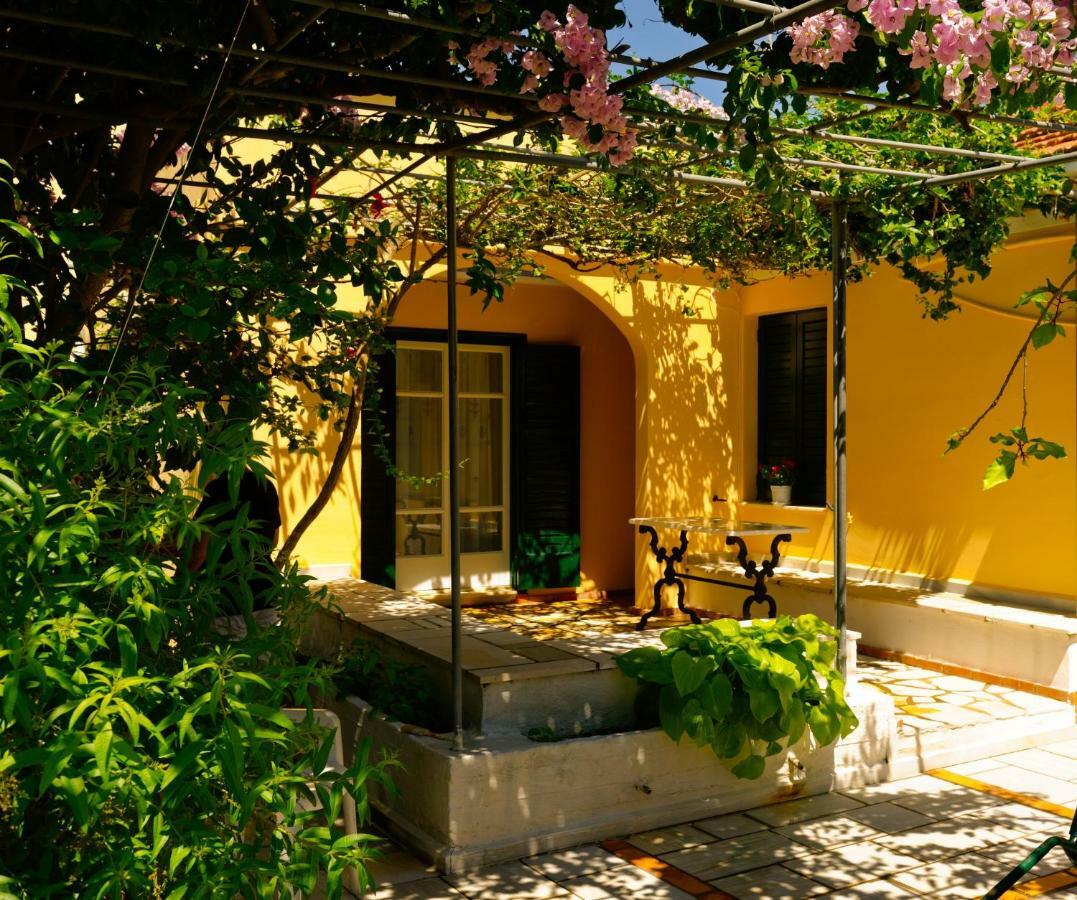 House With Garden Near The Sea Apartment Agia Efimia ภายนอก รูปภาพ
