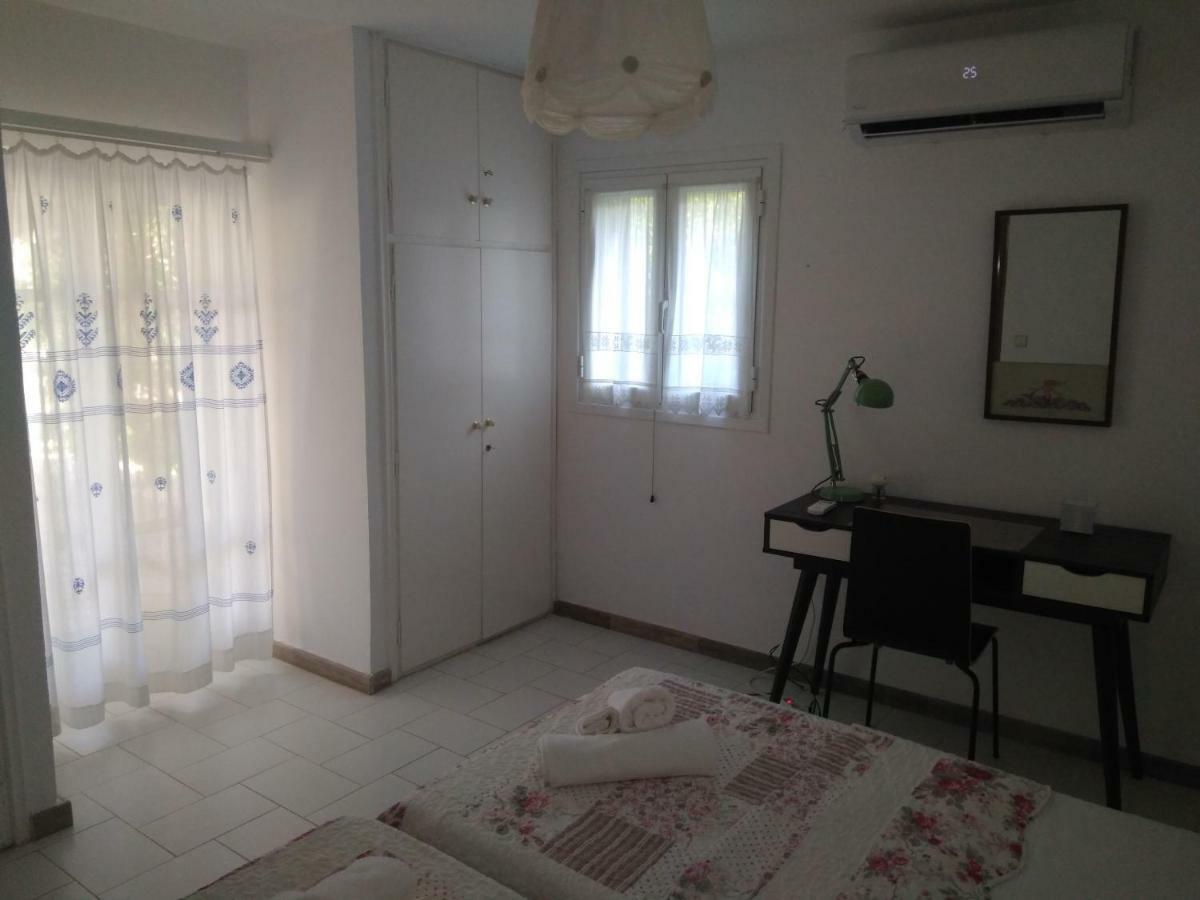House With Garden Near The Sea Apartment Agia Efimia ภายนอก รูปภาพ