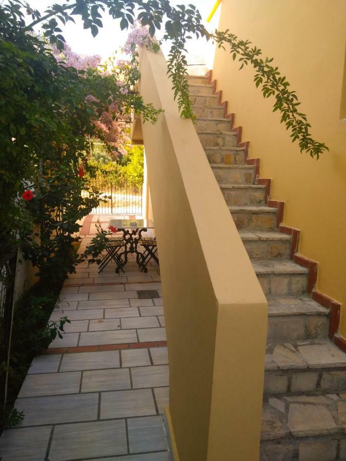 House With Garden Near The Sea Apartment Agia Efimia ภายนอก รูปภาพ