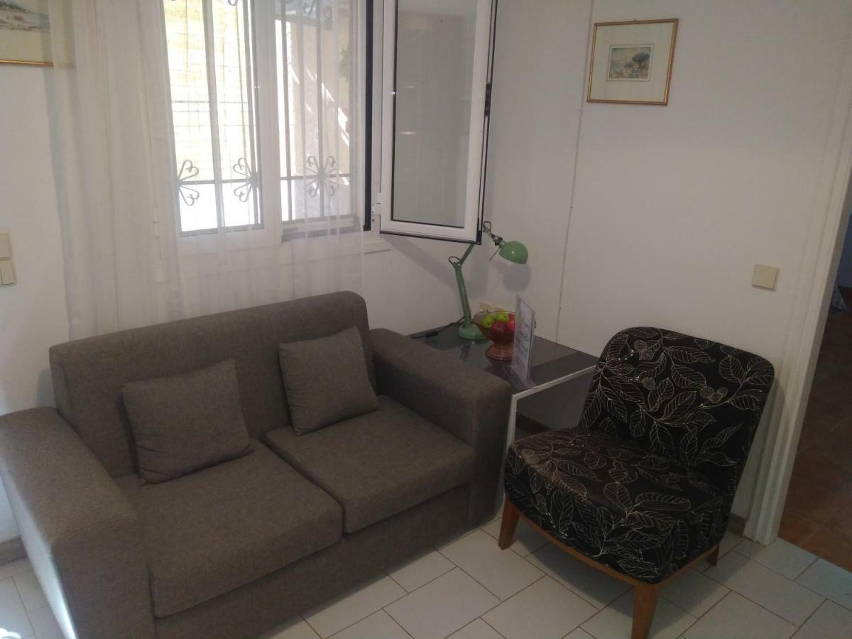 House With Garden Near The Sea Apartment Agia Efimia ภายนอก รูปภาพ