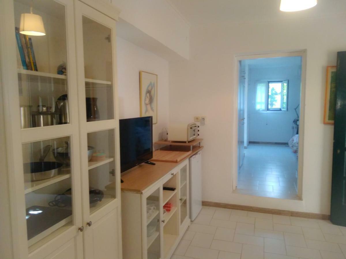 House With Garden Near The Sea Apartment Agia Efimia ภายนอก รูปภาพ
