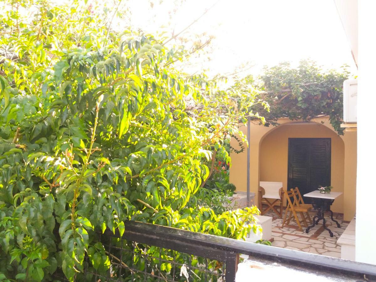 House With Garden Near The Sea Apartment Agia Efimia ภายนอก รูปภาพ