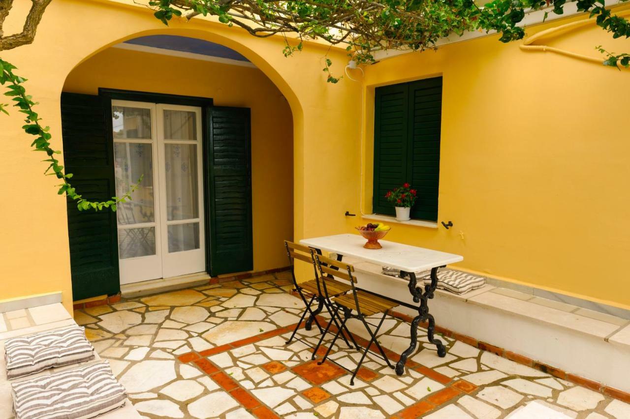 House With Garden Near The Sea Apartment Agia Efimia ภายนอก รูปภาพ