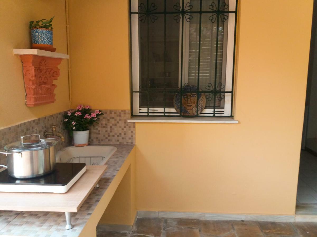 House With Garden Near The Sea Apartment Agia Efimia ภายนอก รูปภาพ