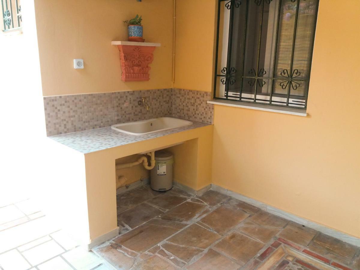 House With Garden Near The Sea Apartment Agia Efimia ภายนอก รูปภาพ